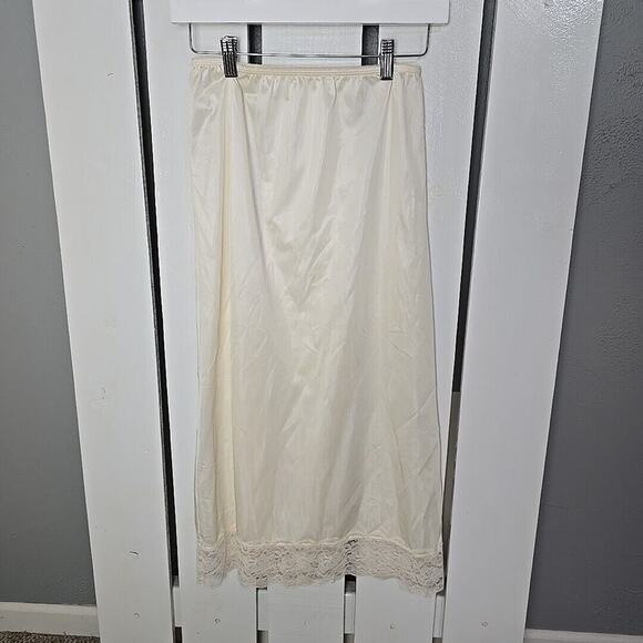 Movie Star Wondermaid Lot of 2 Slip Skirt Ivory Black Lace Medium‎ Antron Nylon - Picture 9 of 16